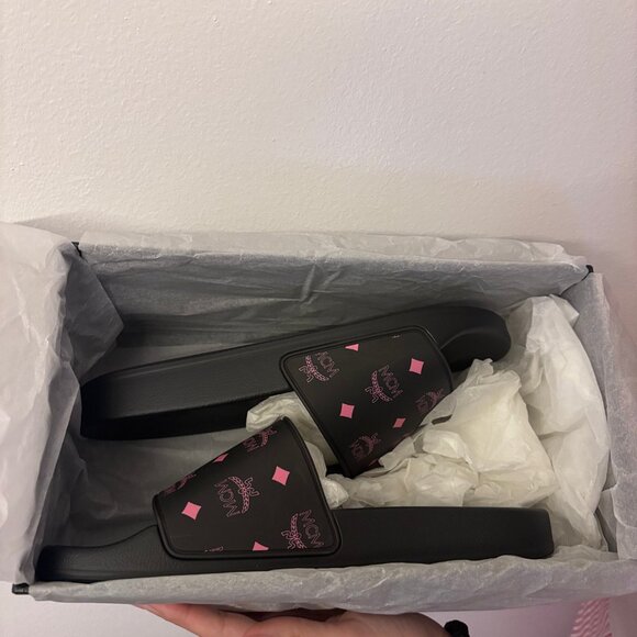 MCM Color Splash Monogram Slides – Plumeria Pink – Women’s Size 8 – New w/ Box - Picture 3 of 10